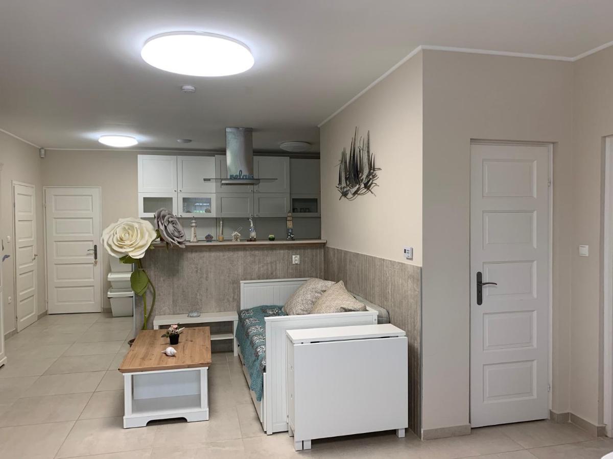 Topart Apartman I 鲍洛通费尼韦什 外观 照片