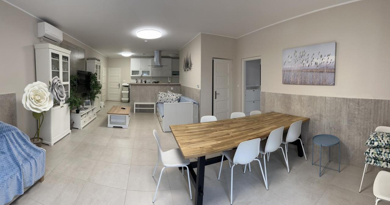 Topart Apartman I 鲍洛通费尼韦什 外观 照片